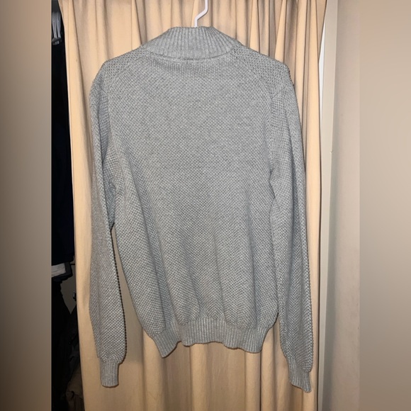 Like new Men's Izod gray button neck sweater medium - Picture 7 of 9